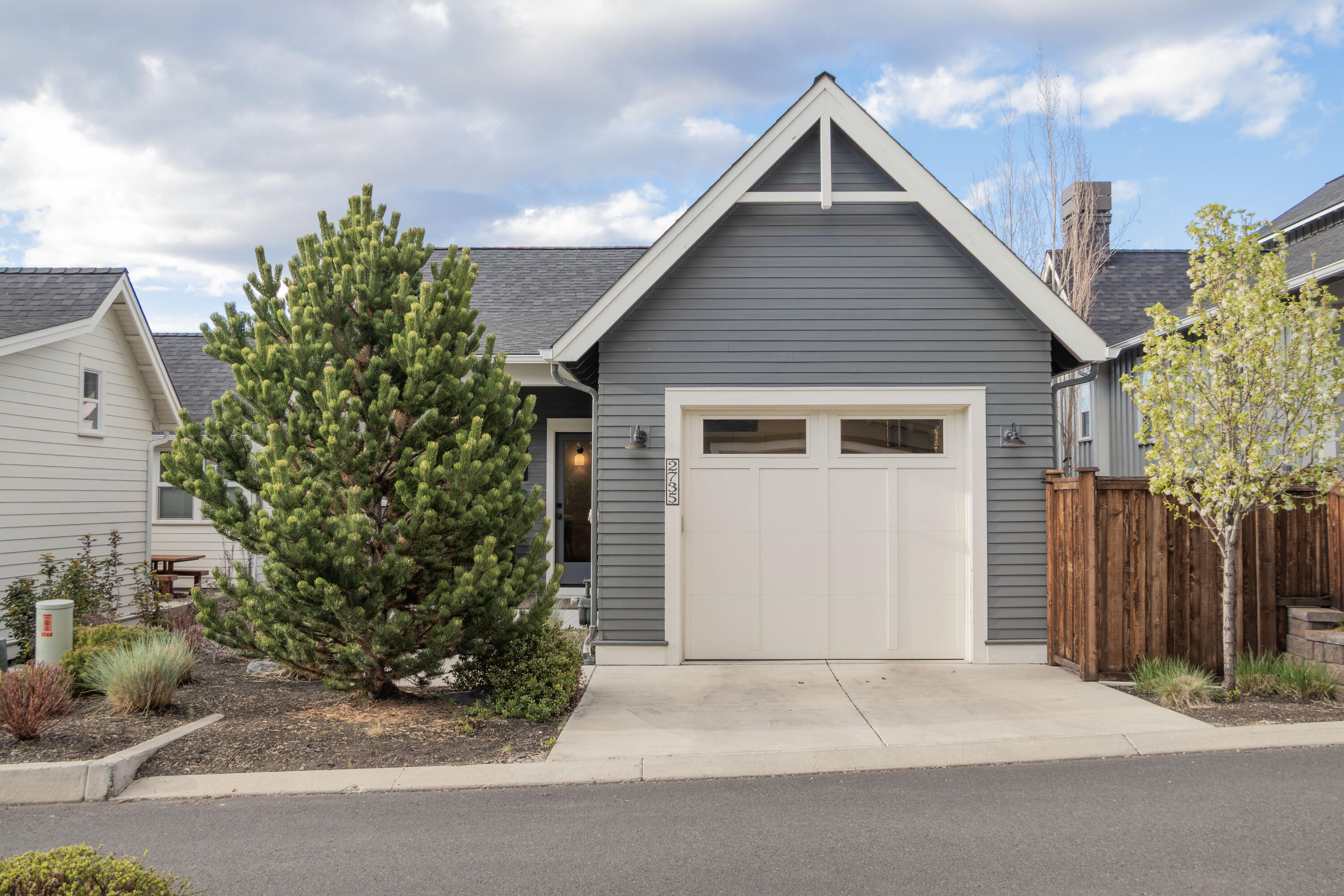 2735 NW High Lakes Loop