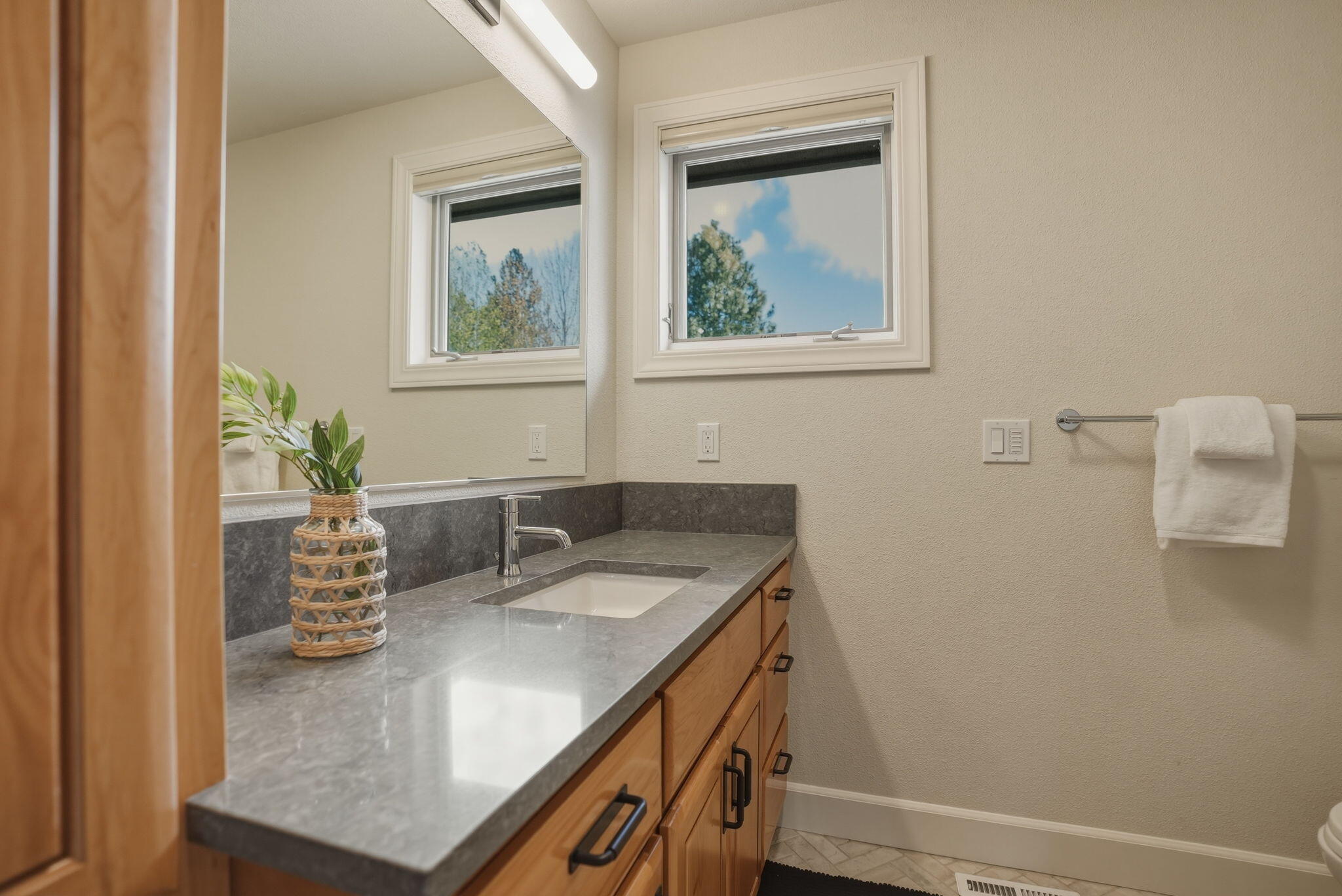 61807 Fall Creek Loop