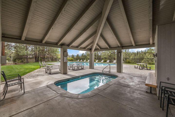 61015 River Bluff Trail