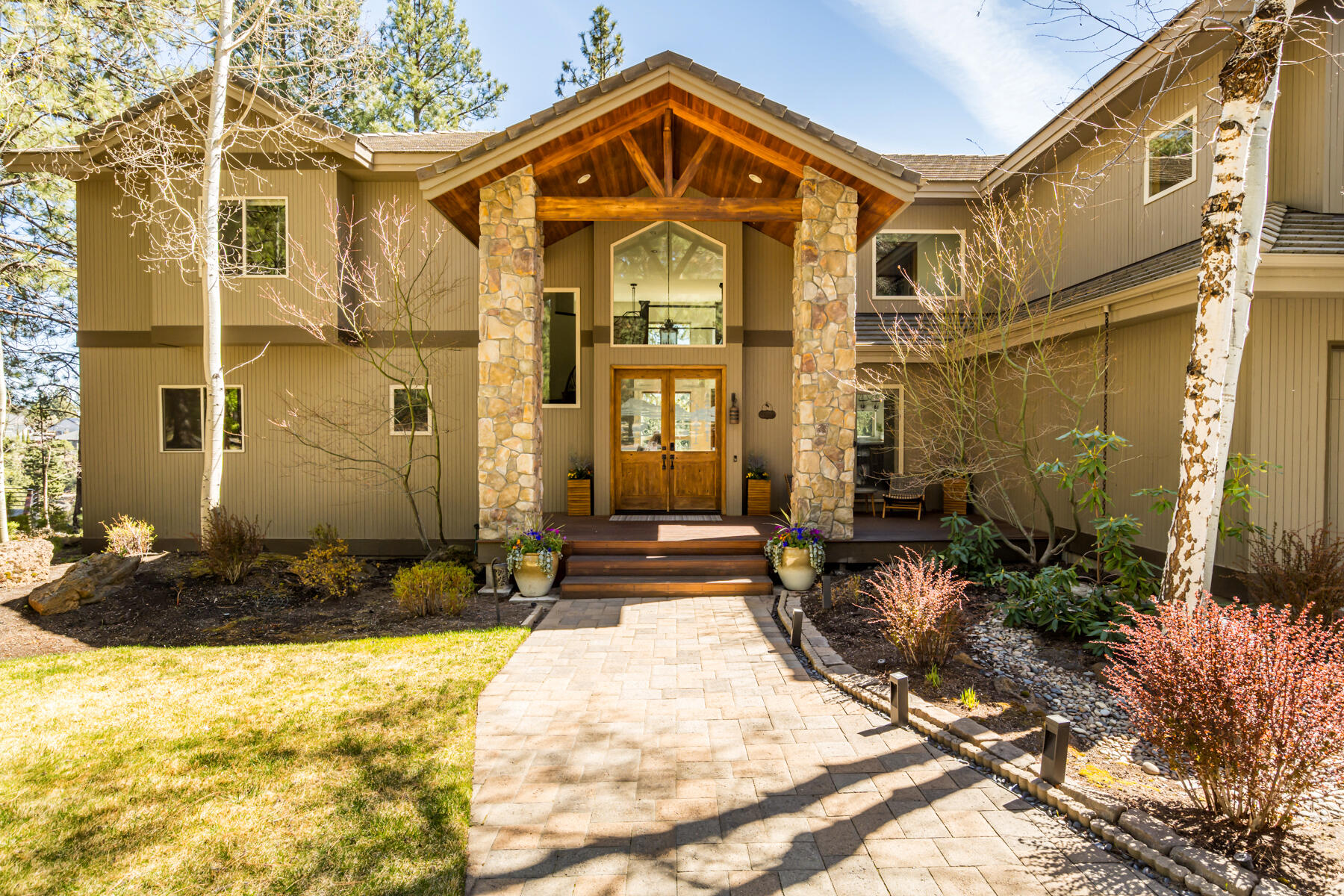 61015 River Bluff Trail