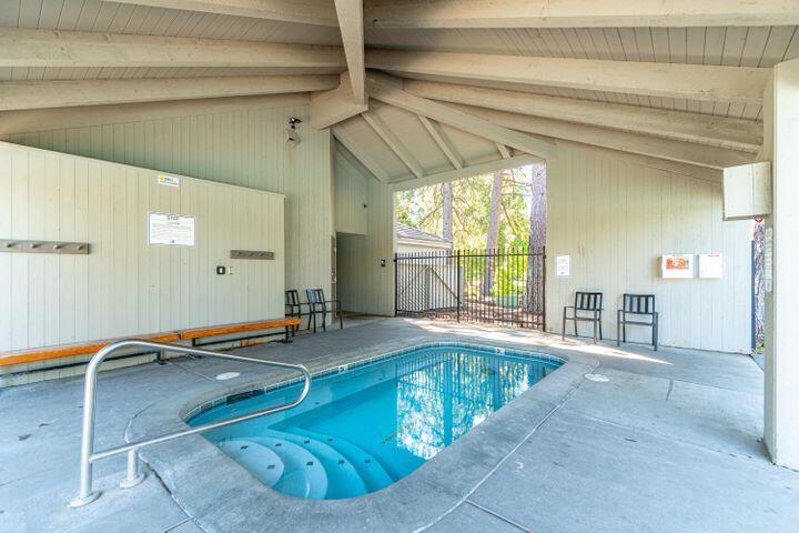 61015 River Bluff Trail