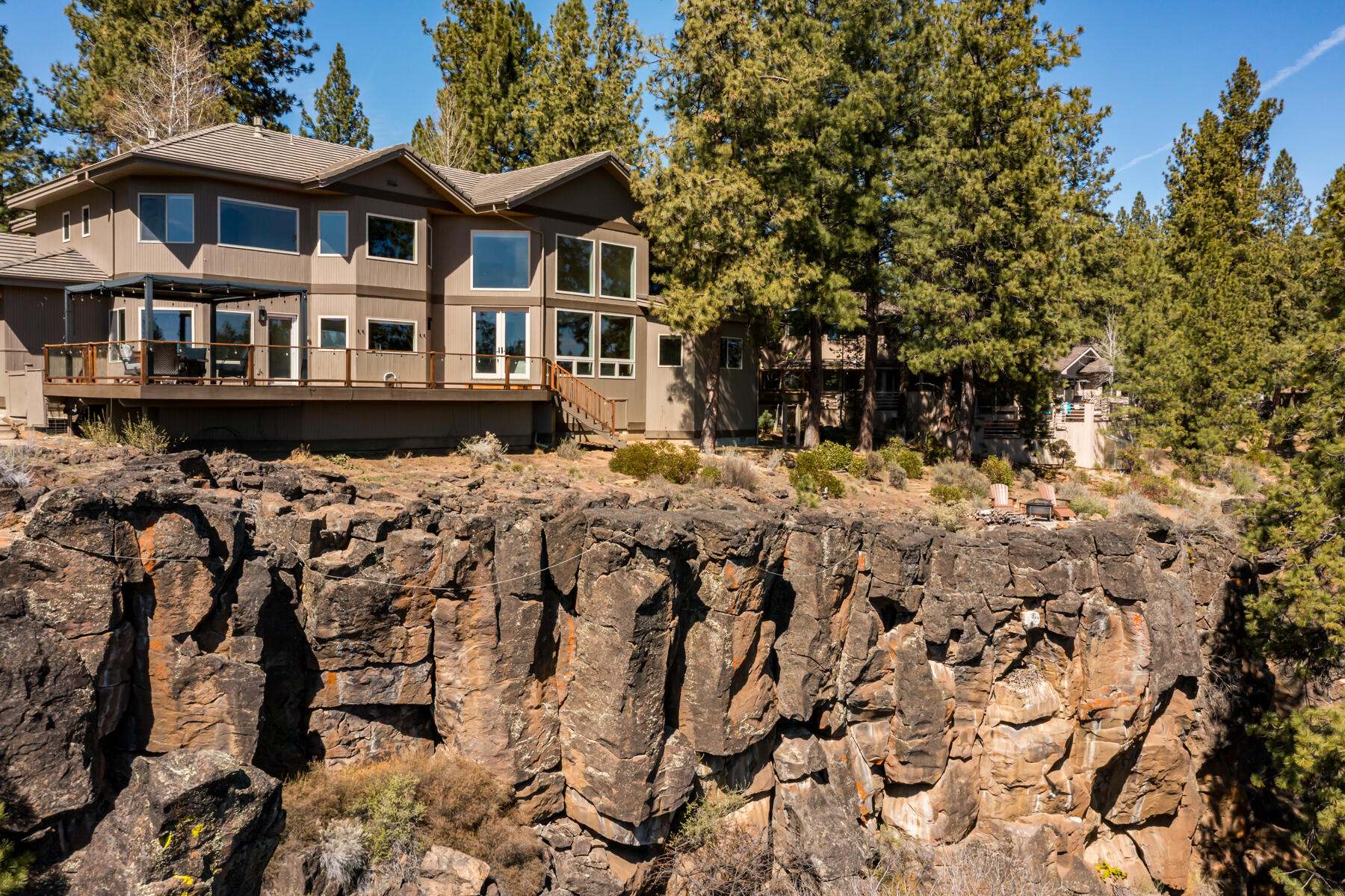 61015 River Bluff Trail