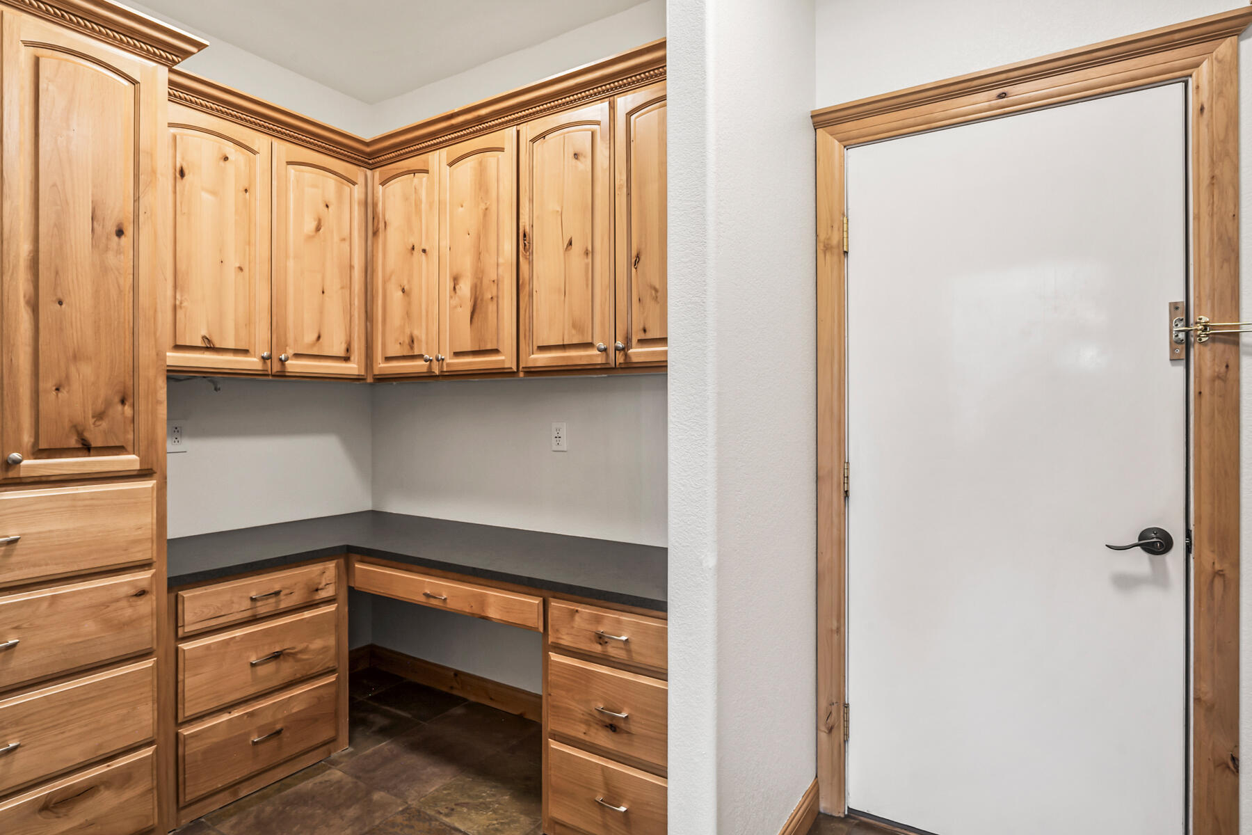 61015 River Bluff Trail