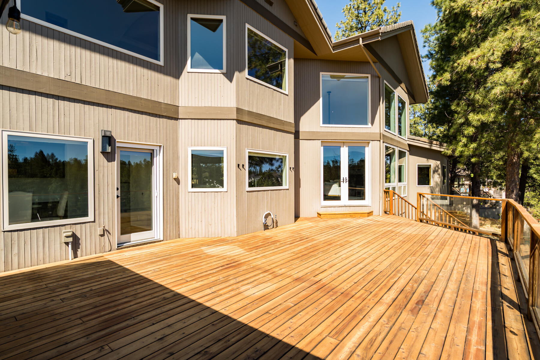 61015 River Bluff Trail