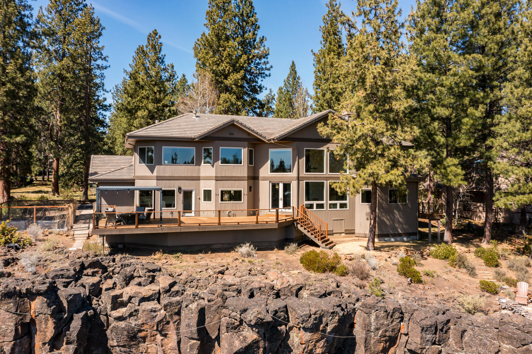 61015 River Bluff Trail