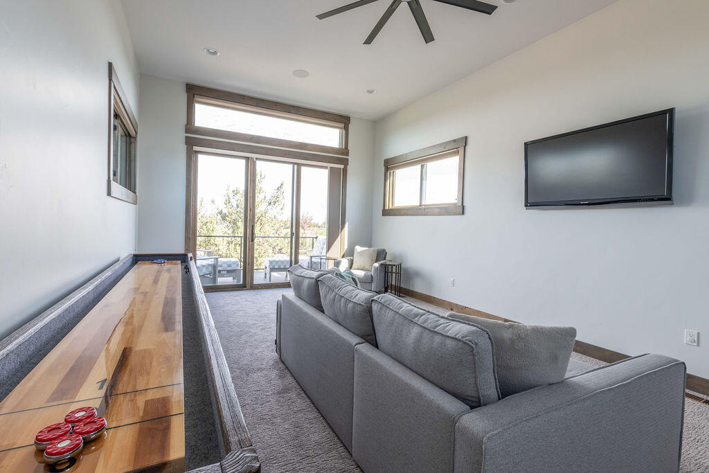 61465 White Peaks Court