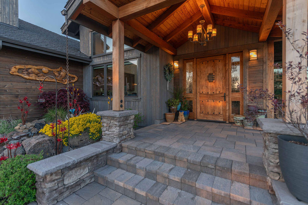 61465 White Peaks Court