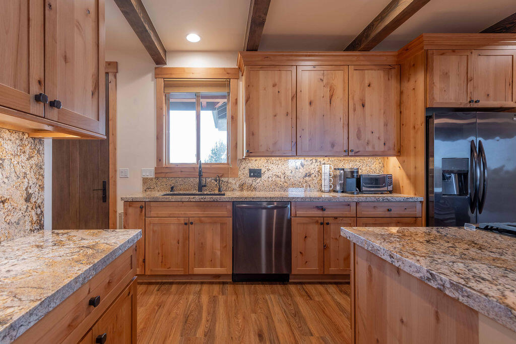 61465 White Peaks Court