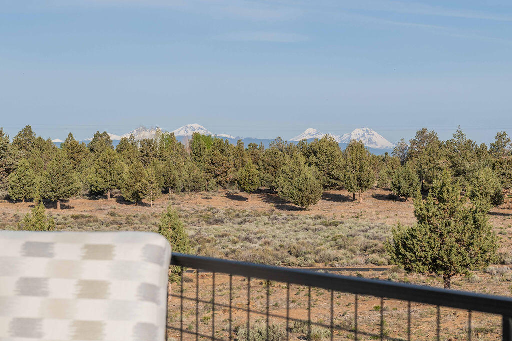 61465 White Peaks Court