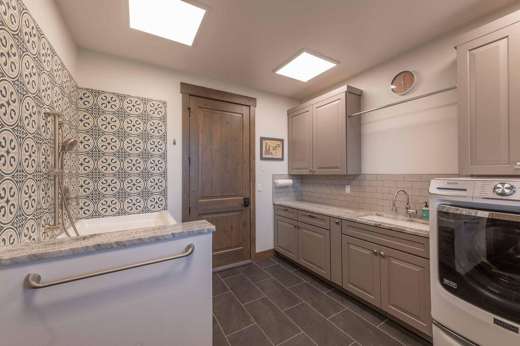 61465 White Peaks Court