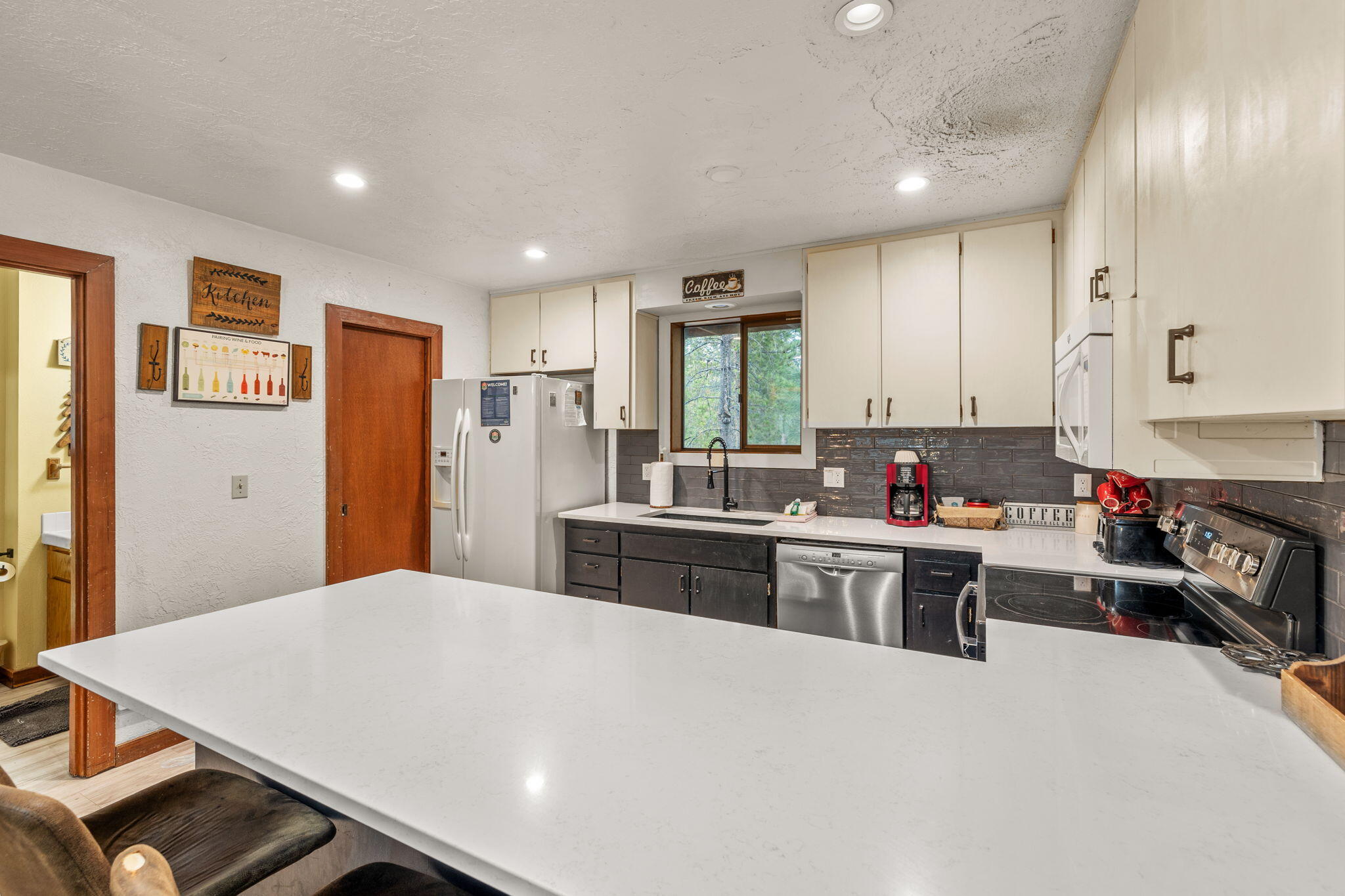 18066 18 E Butte Lane