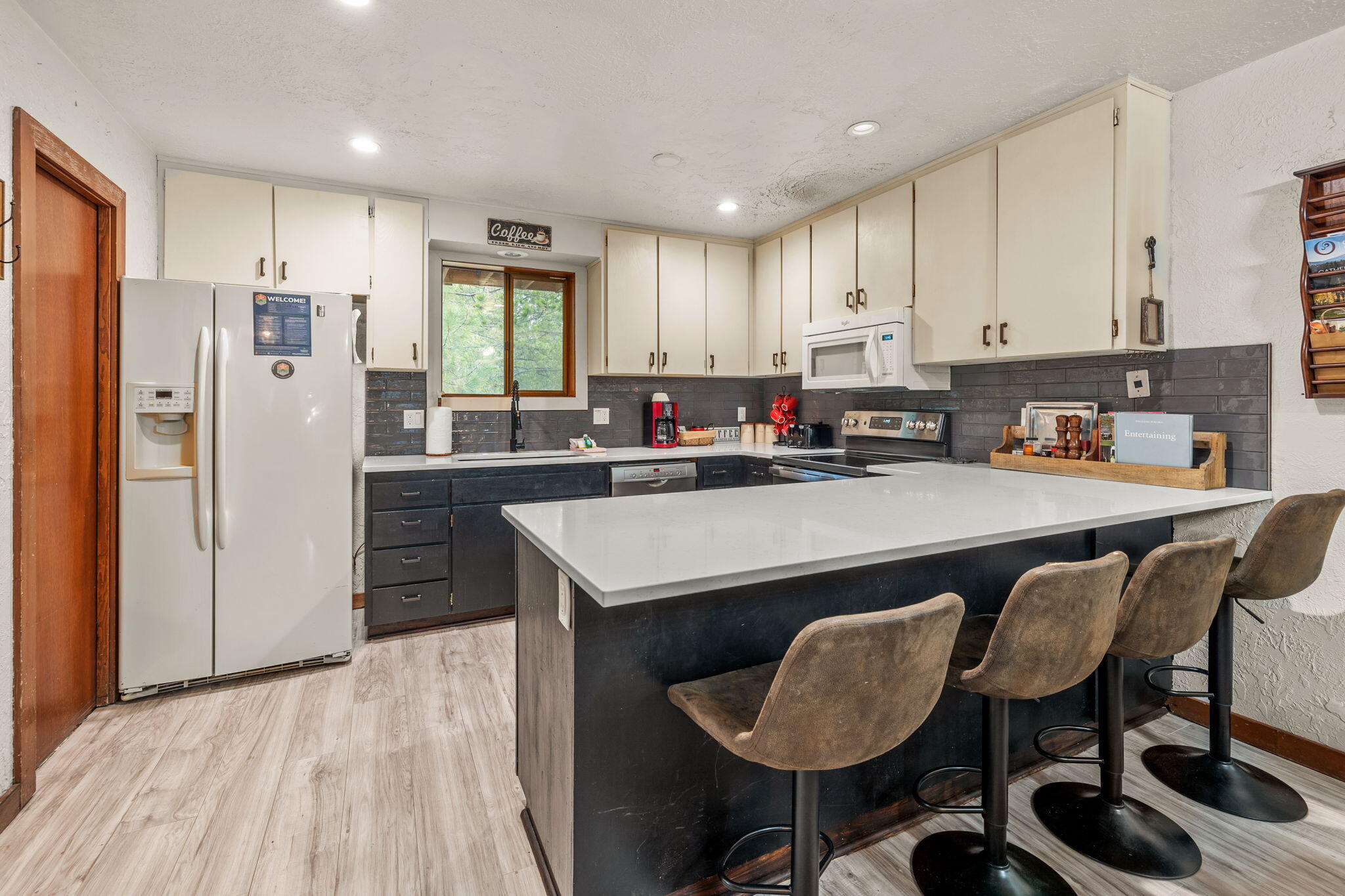 18066 18 E Butte Lane