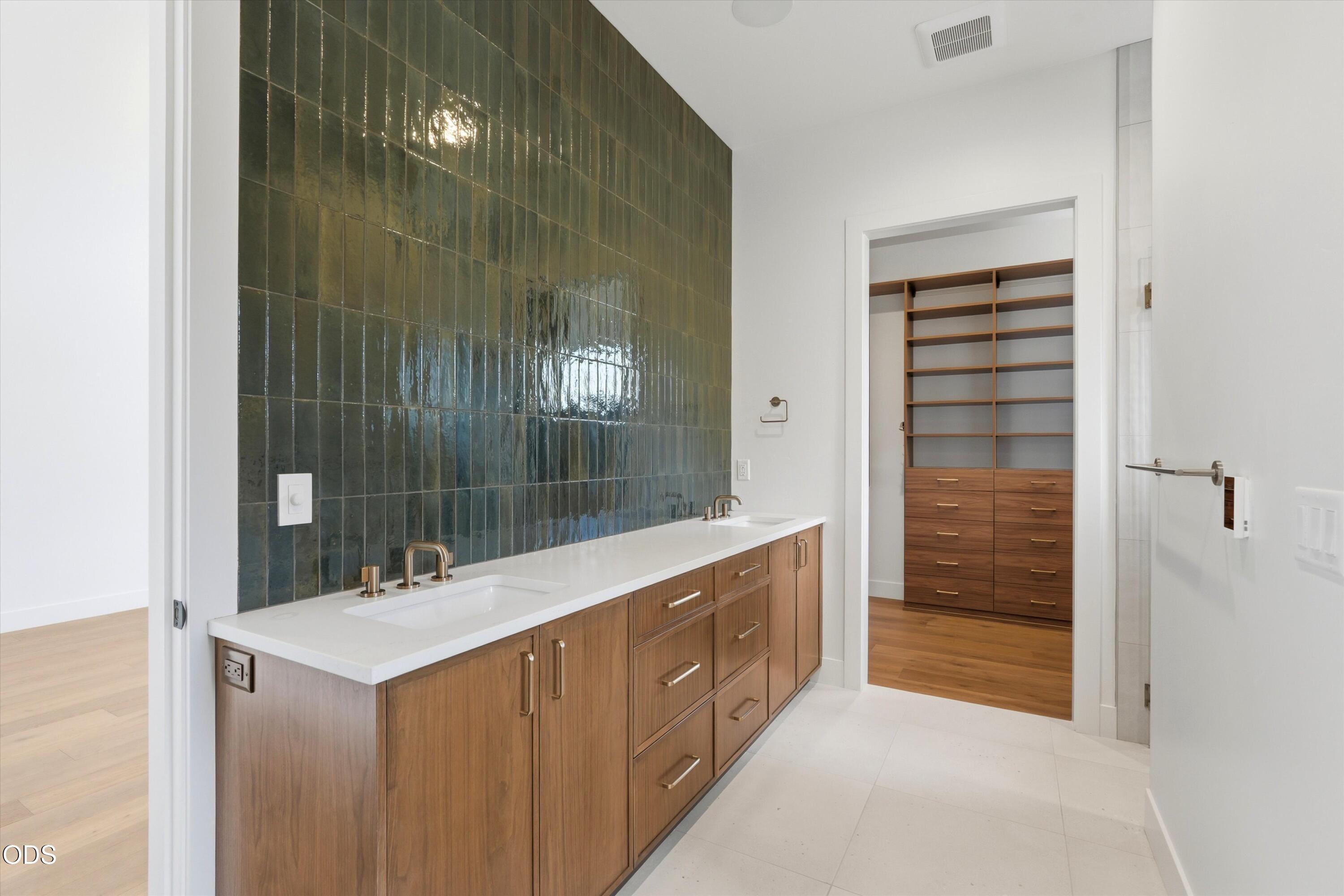 3114 NW Crossing Drive