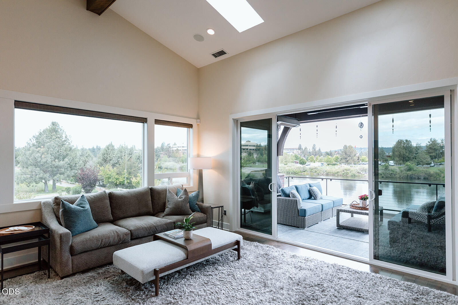 925 SW Theater Drive