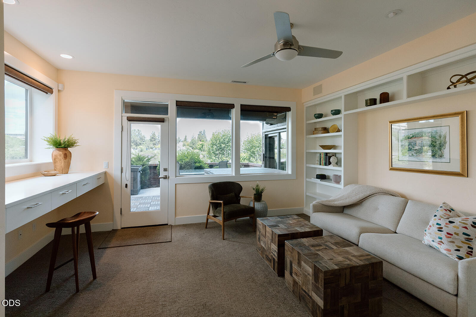925 SW Theater Drive
