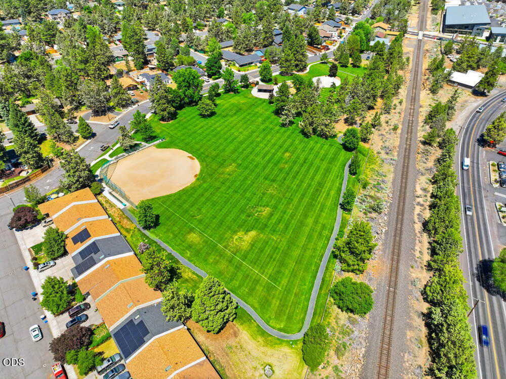 980 SE Centennial