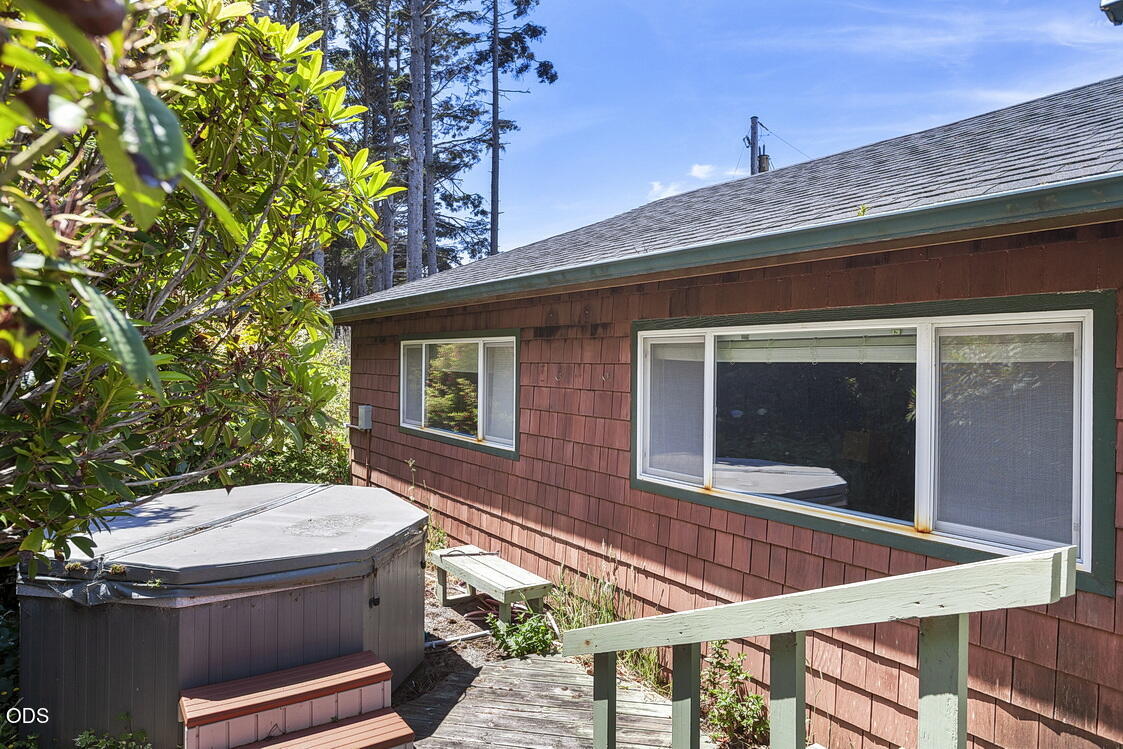 95489 Highway 101 S