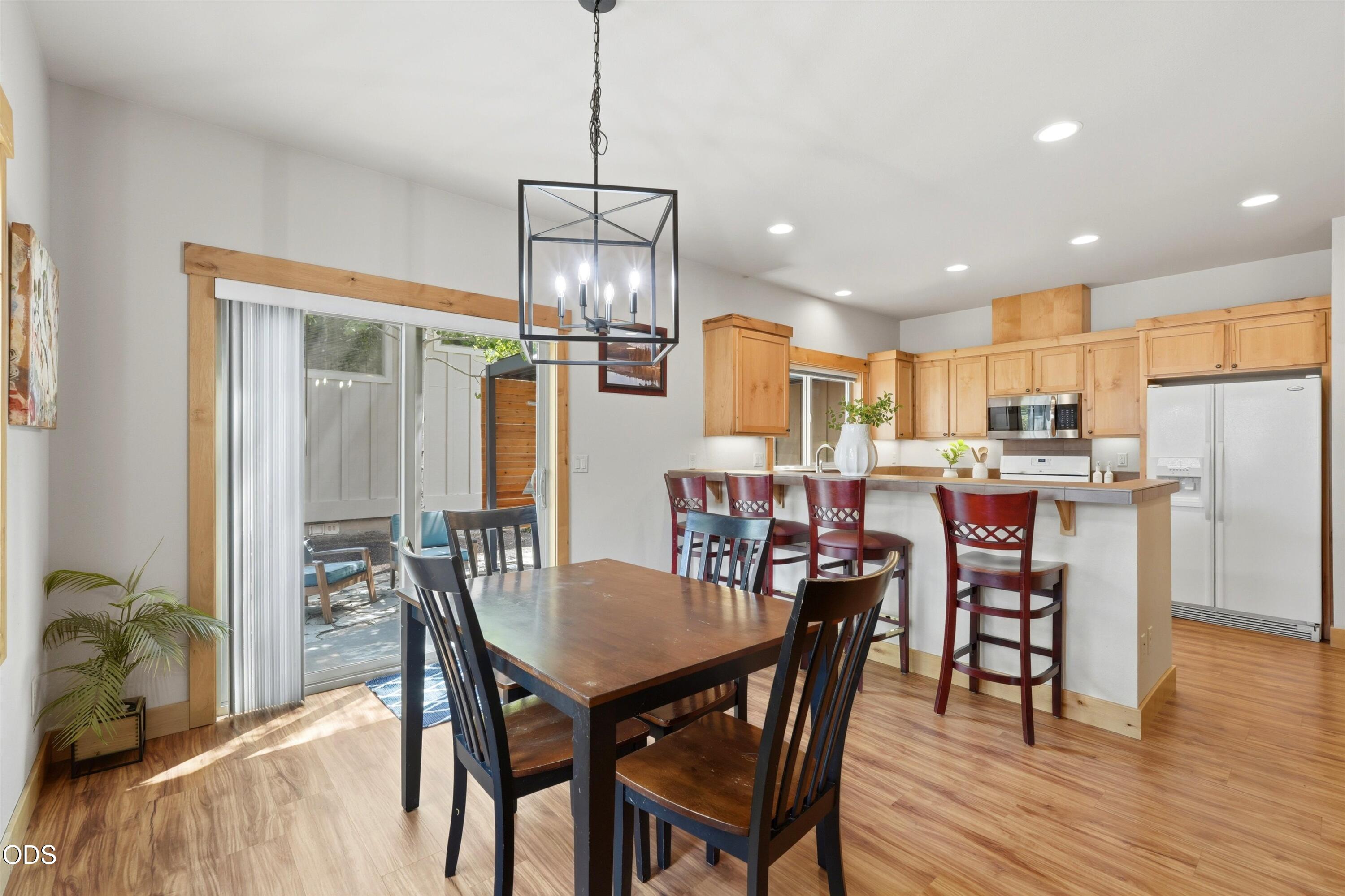 2737 NW Skyliners Road