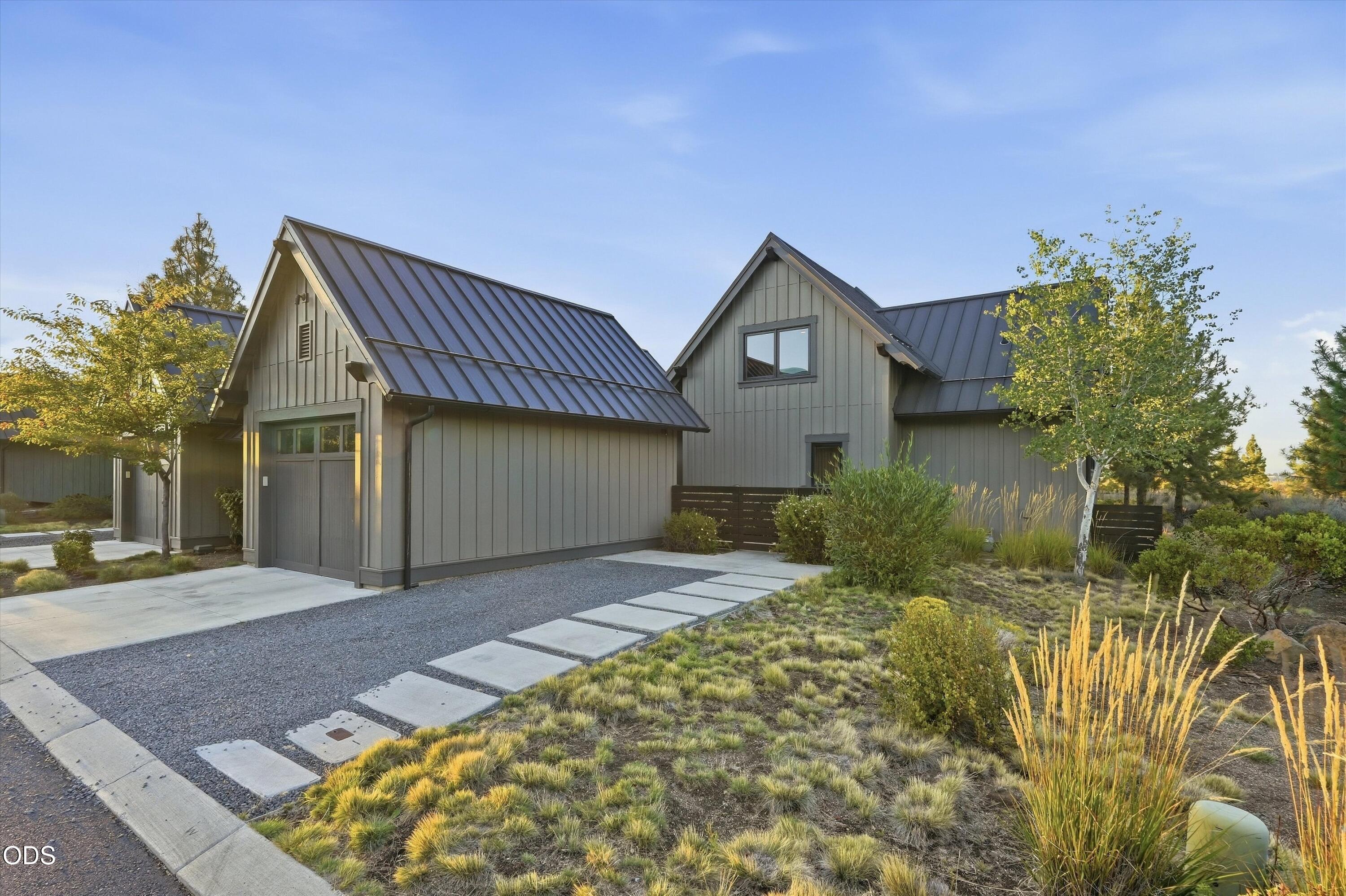 19376 Blue Bucket Lane