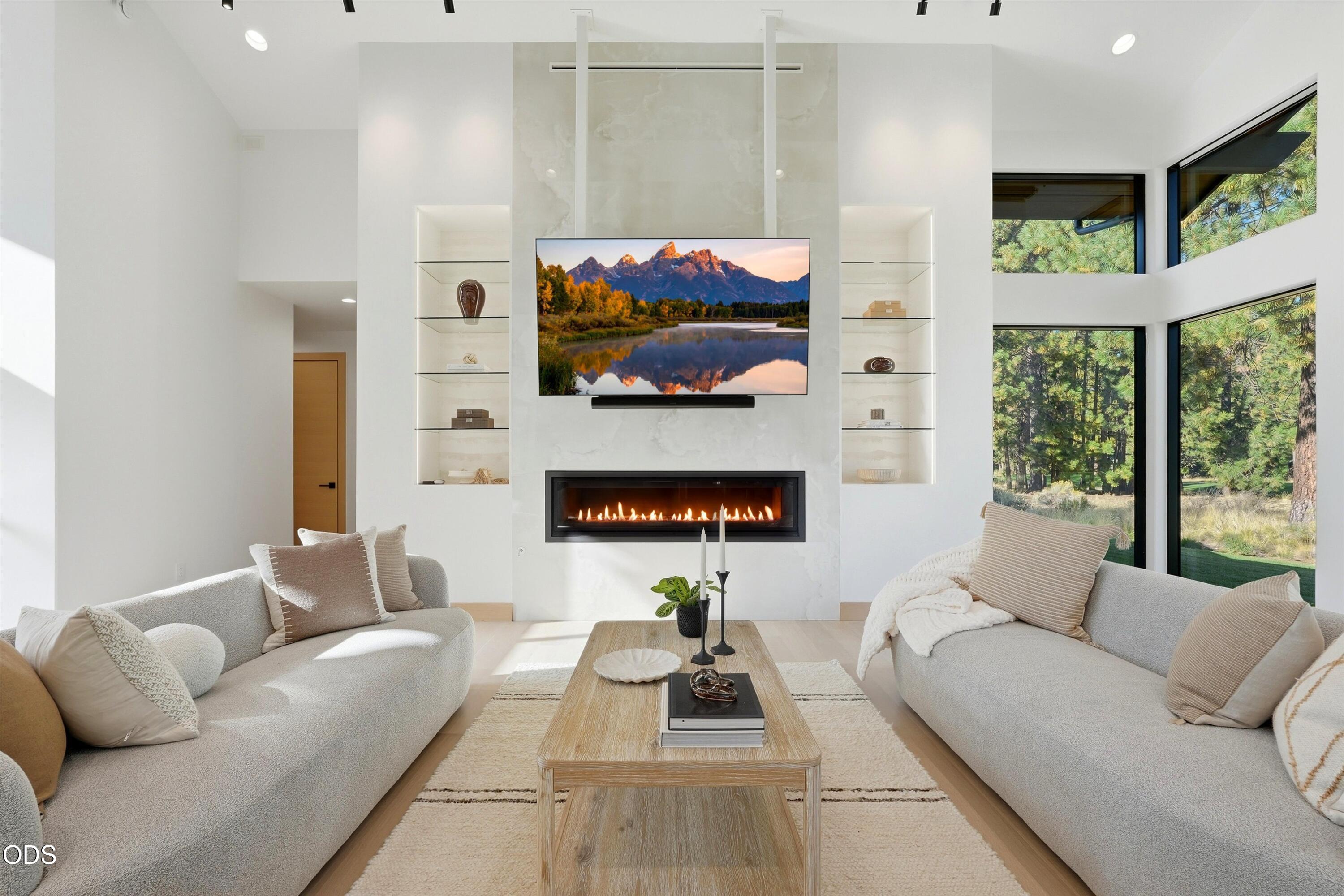 61410 Tam McArthur Loop