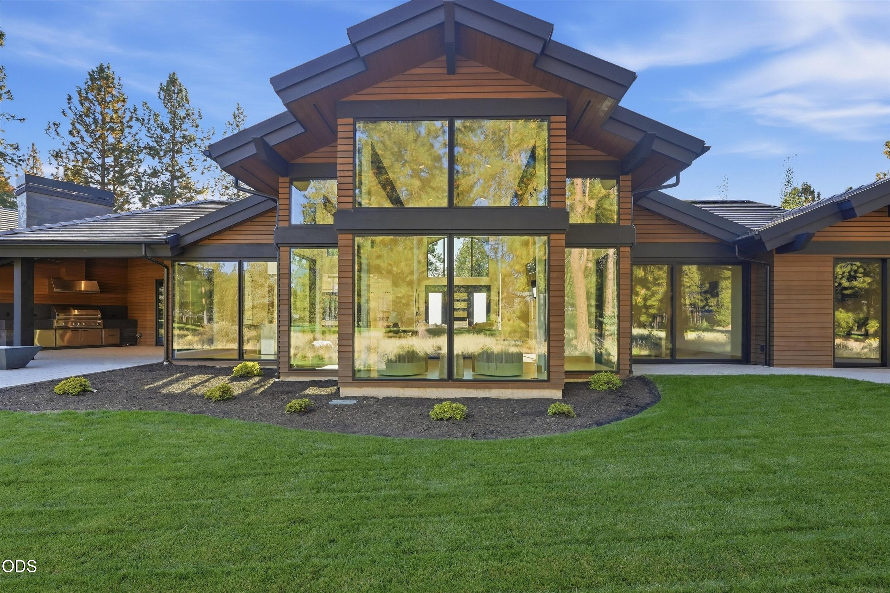 61410 Tam McArthur Loop