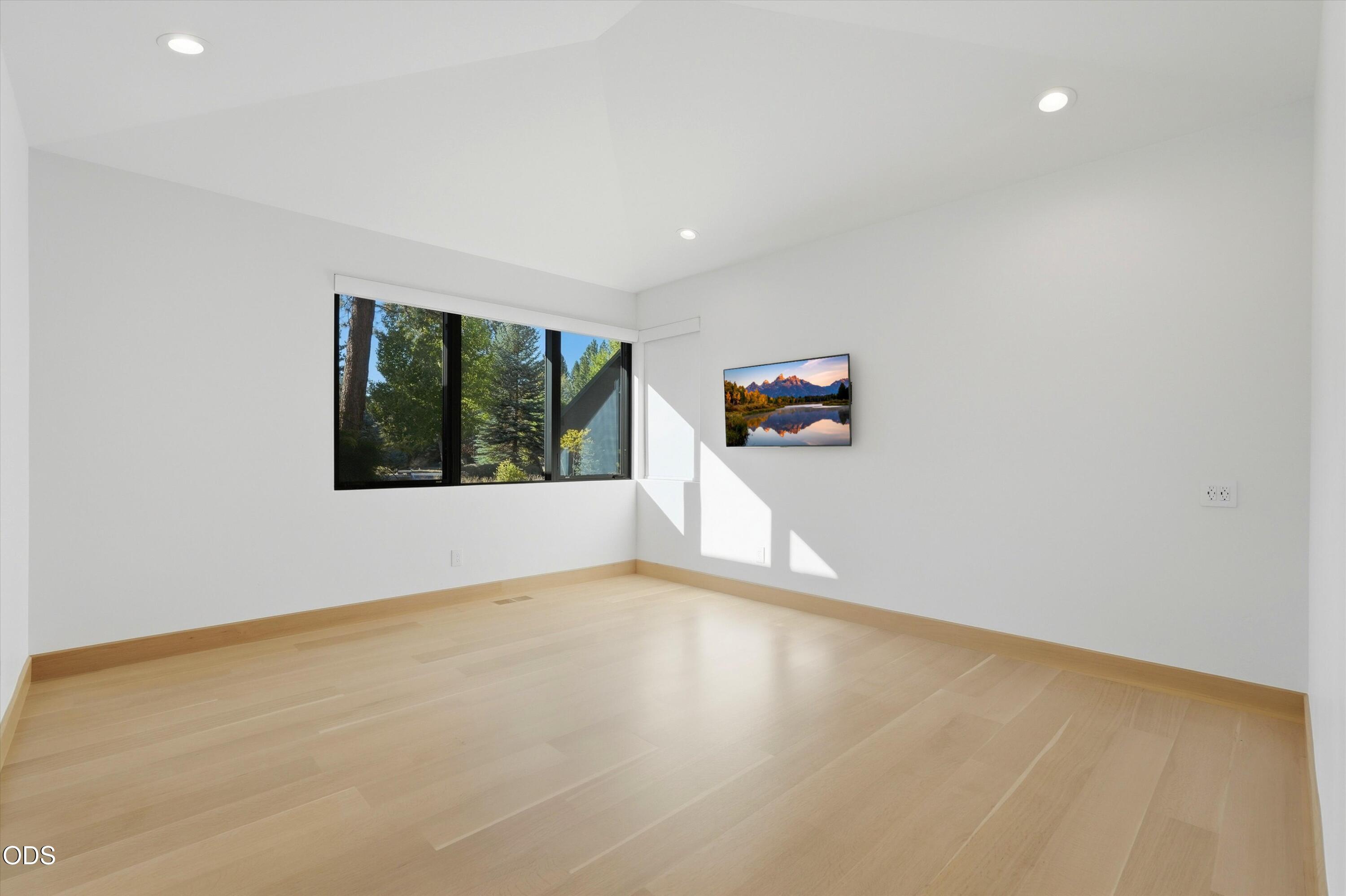 61410 Tam McArthur Loop