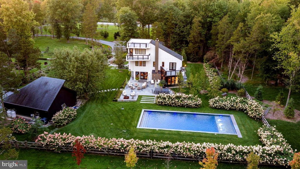 7 PICNIC GROVE ROAD
