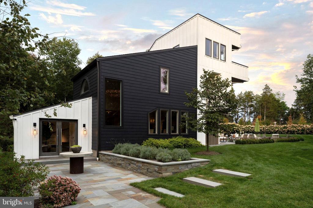 7 PICNIC GROVE ROAD