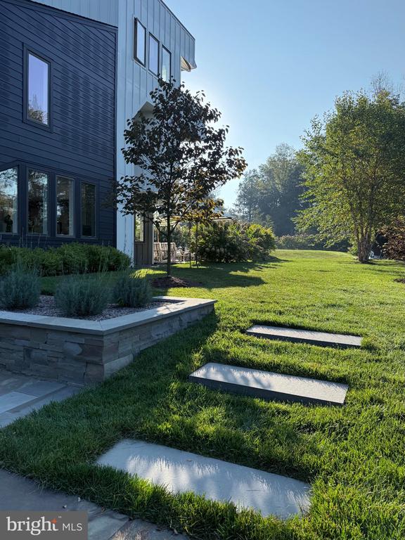7 PICNIC GROVE ROAD