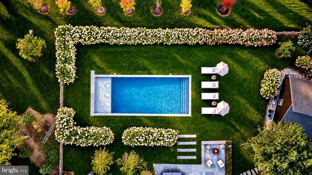 7 PICNIC GROVE ROAD