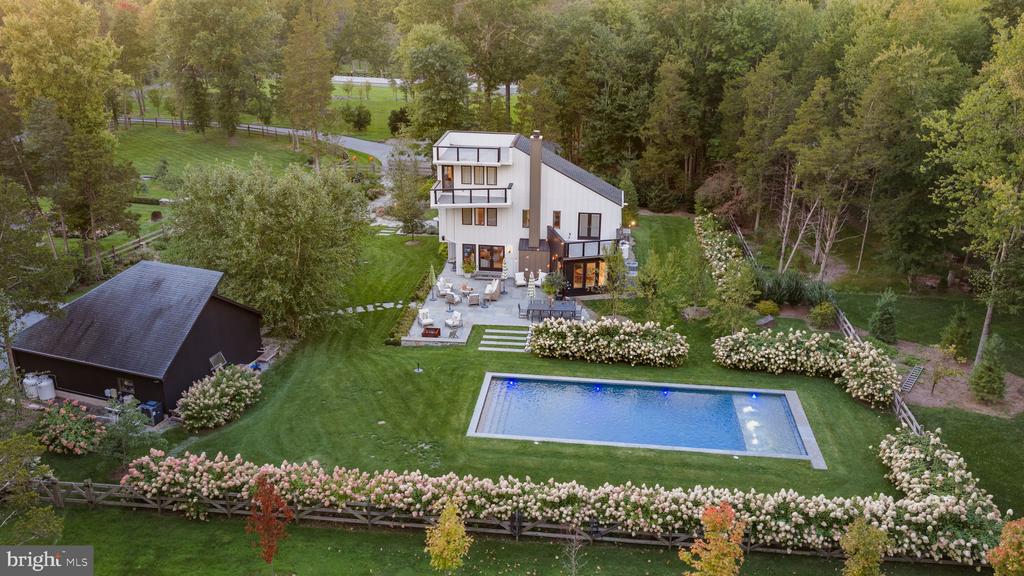 7 PICNIC GROVE ROAD