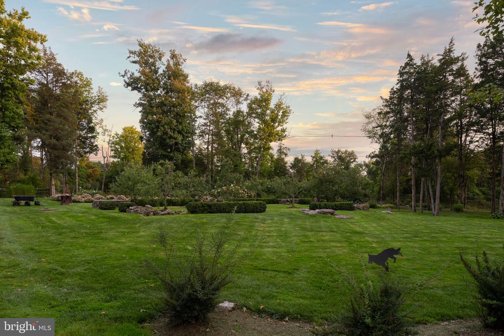 7 PICNIC GROVE ROAD