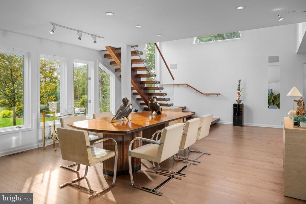 7 PICNIC GROVE ROAD