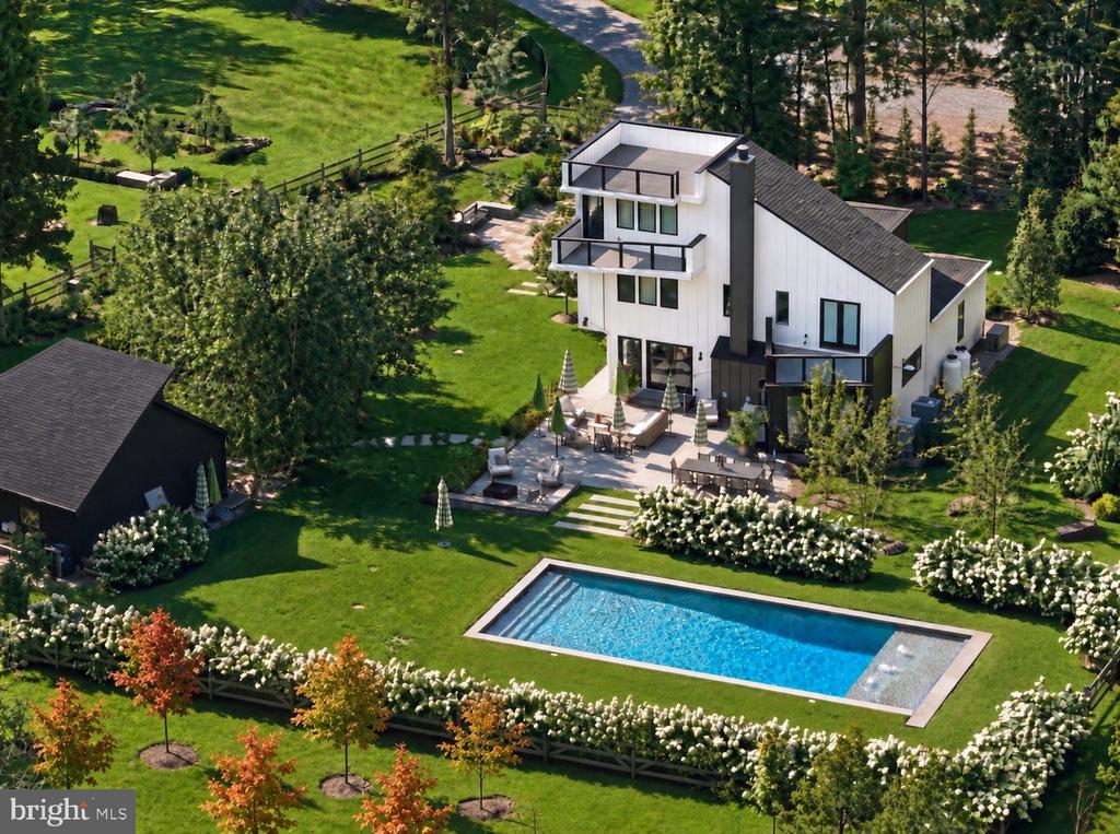 7 PICNIC GROVE ROAD