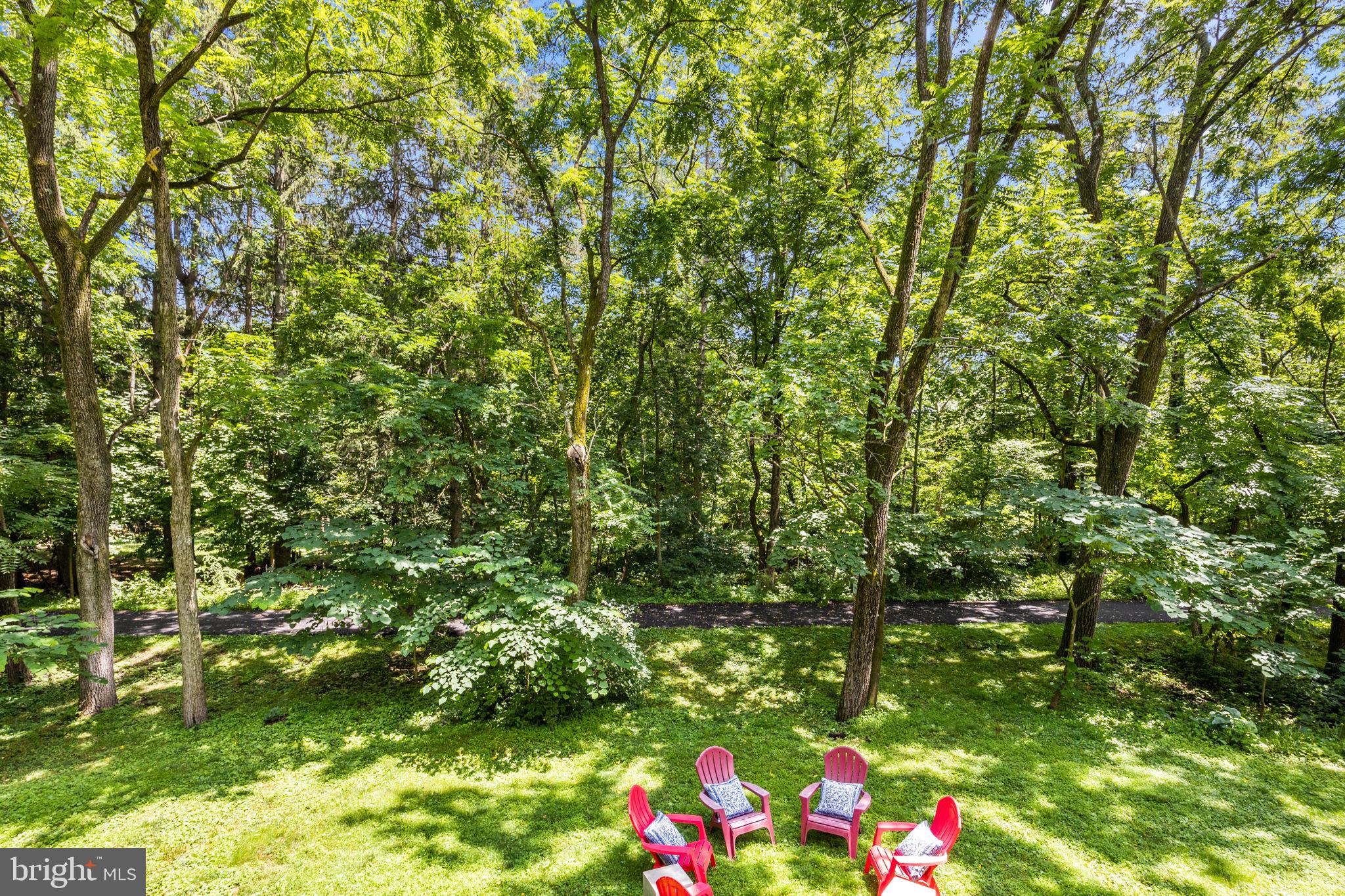 220 E Walnut St