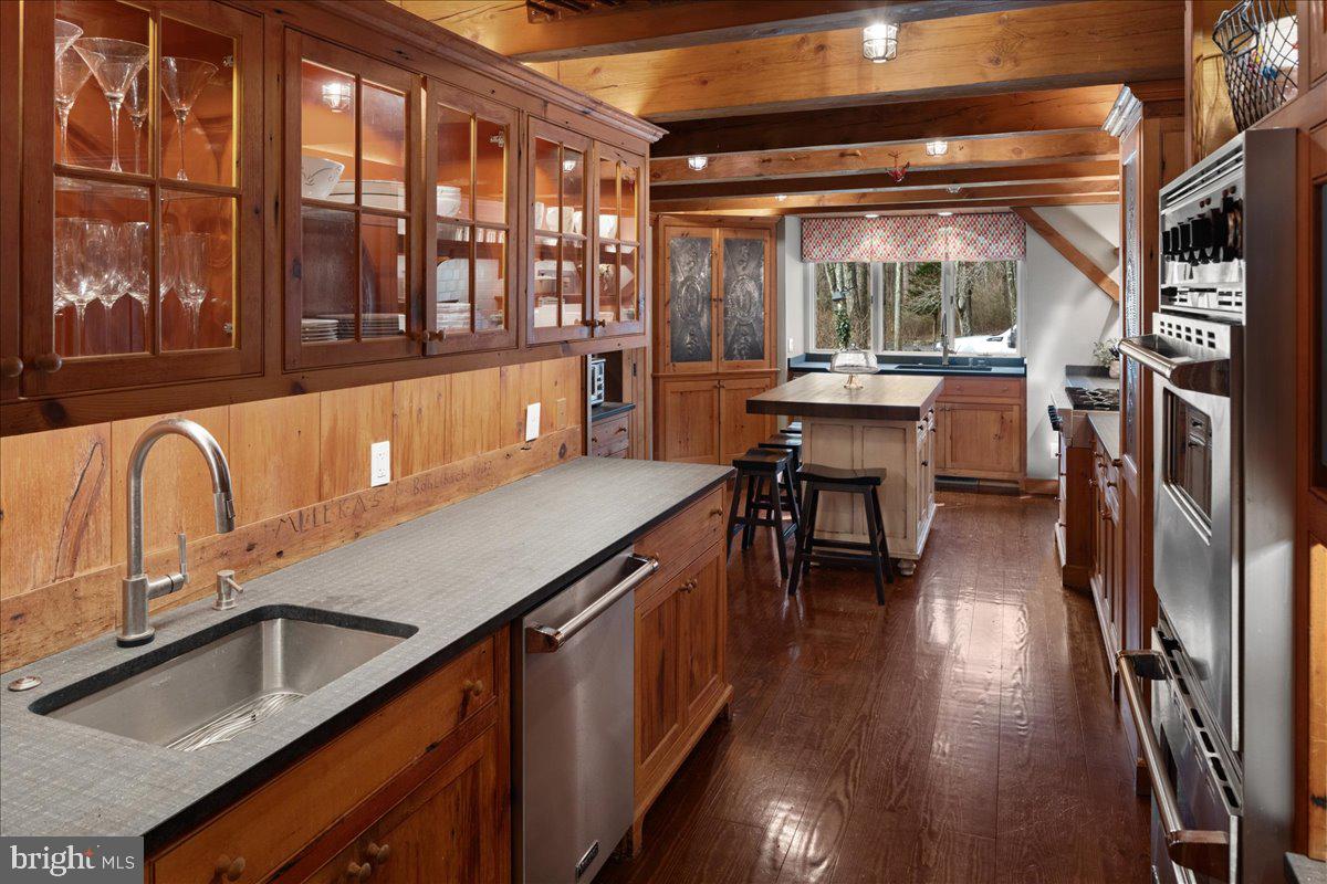 6064 Stoney Hill ROAD