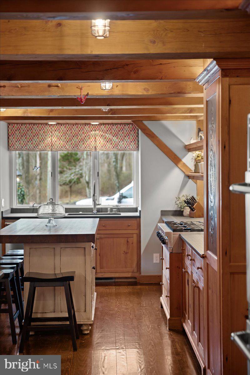 6064 Stoney Hill ROAD