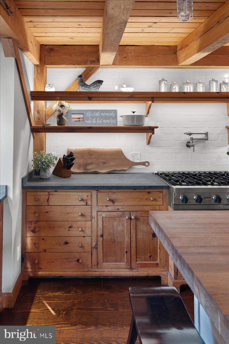 6064 Stoney Hill ROAD