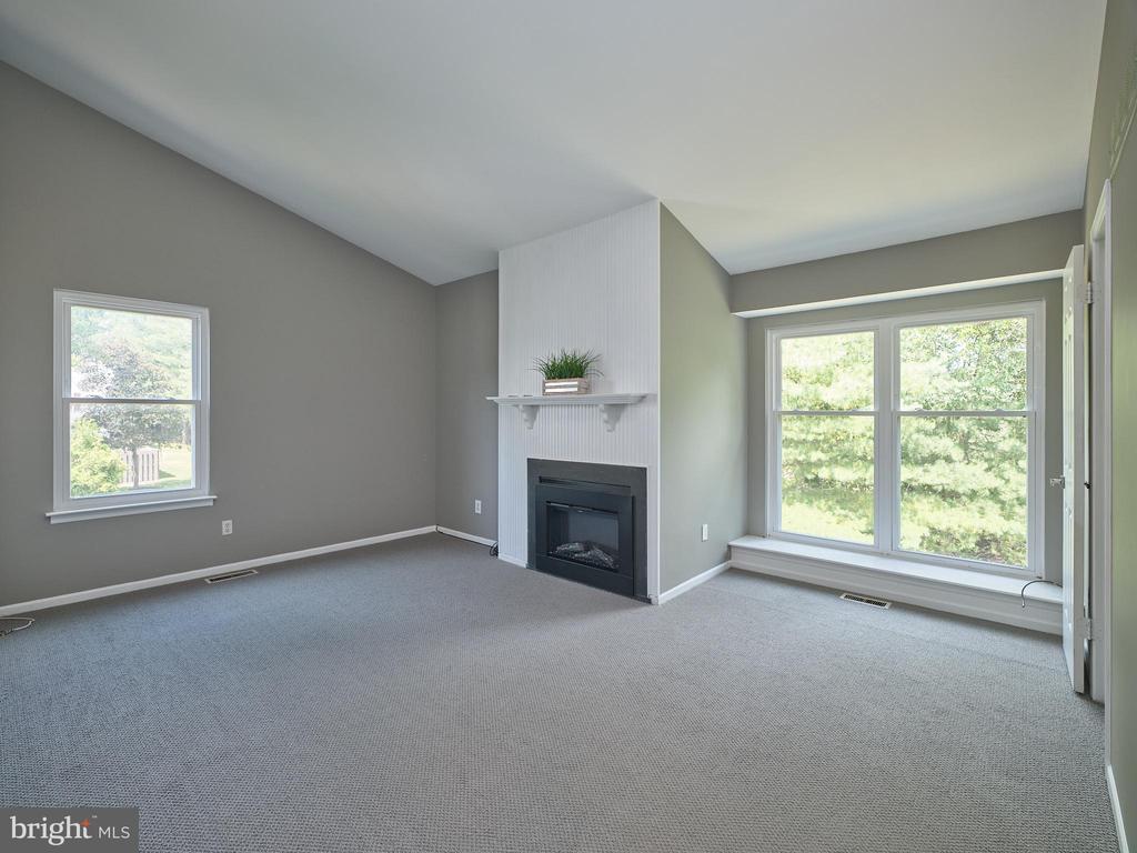 153 Shire Dr #15c