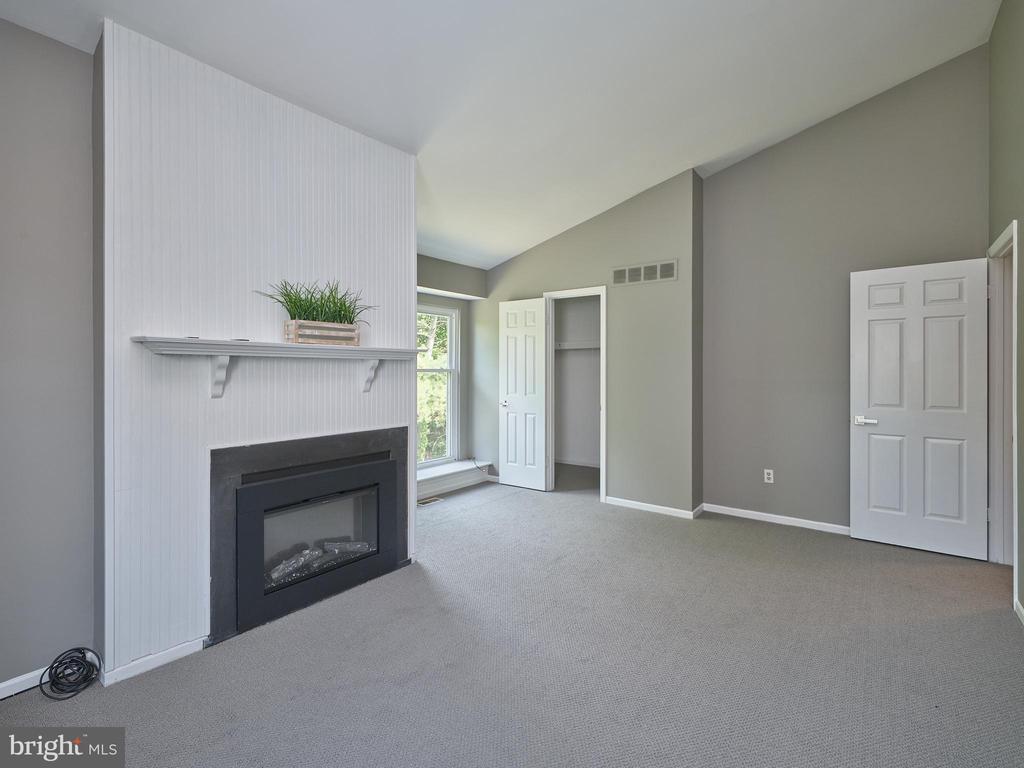 153 Shire Dr #15c