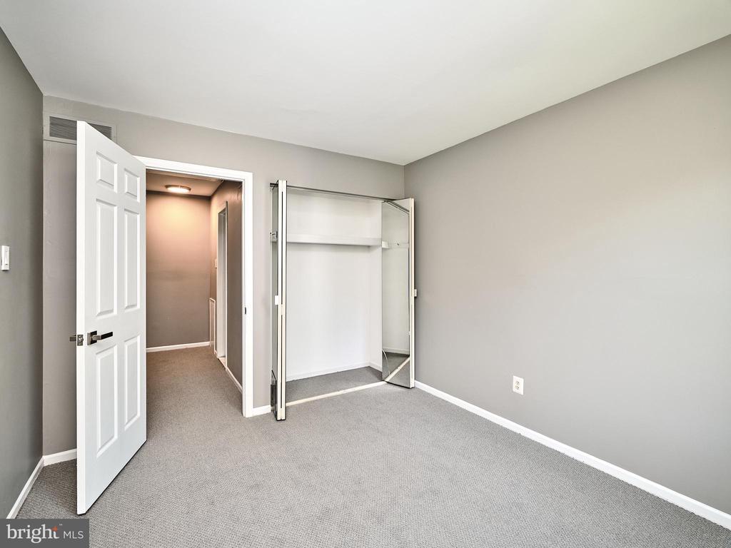 153 Shire Dr #15c