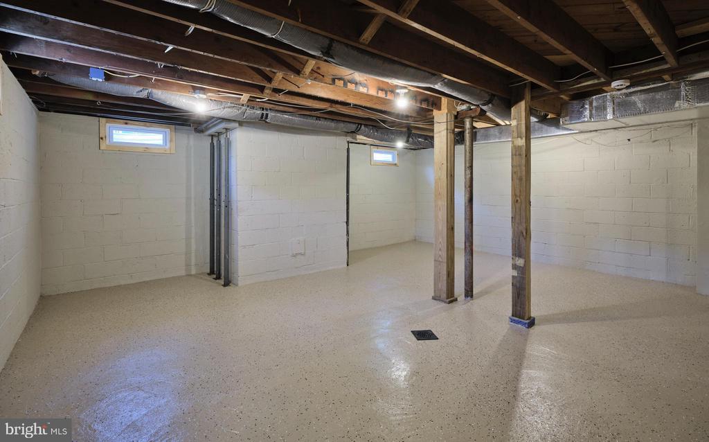 81 NEW ST
