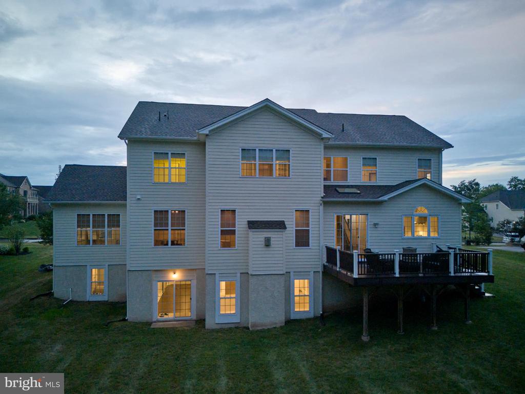 3945 Hillcrest Dr