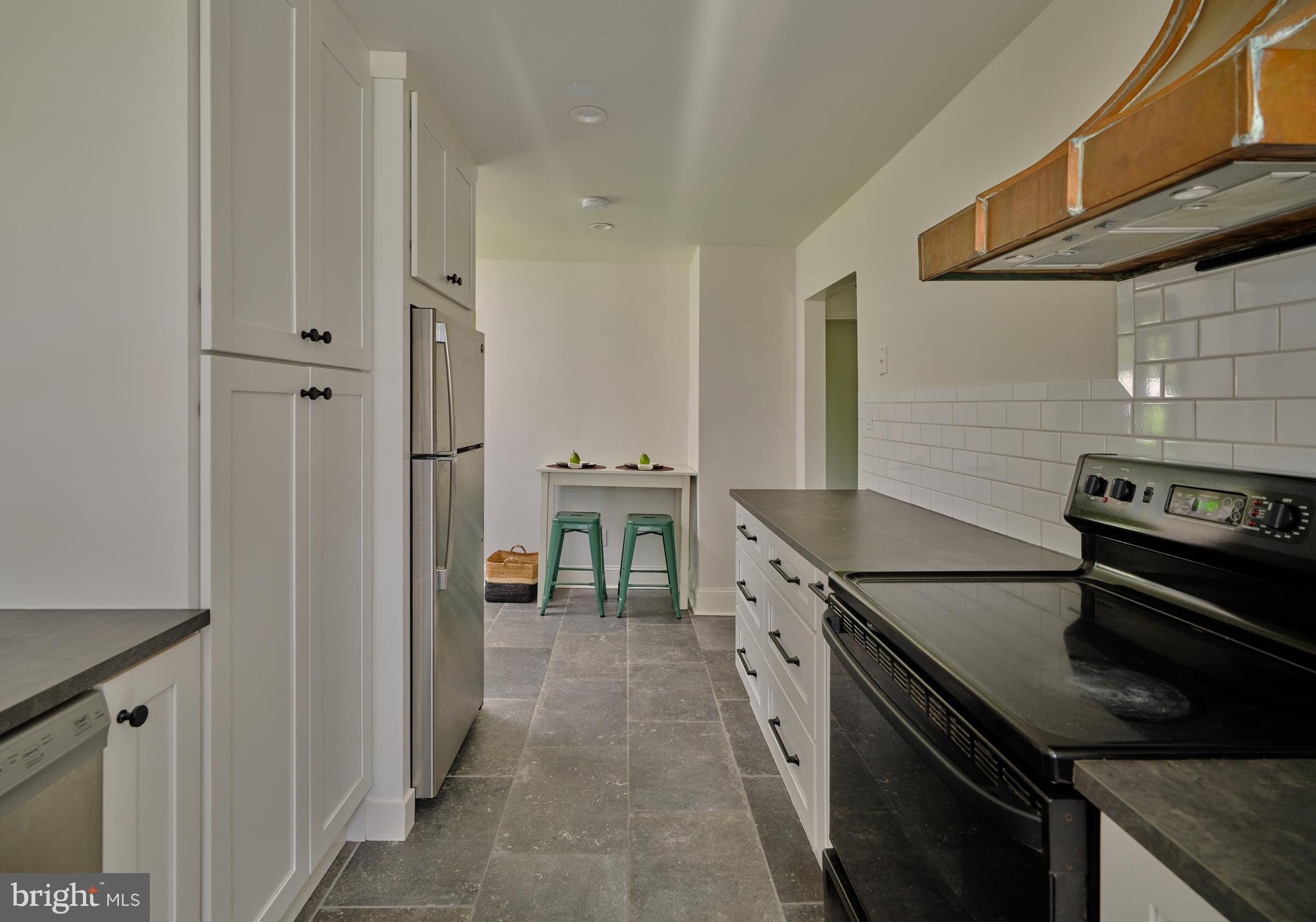 5113 ANDERSON ROAD COTTAGE