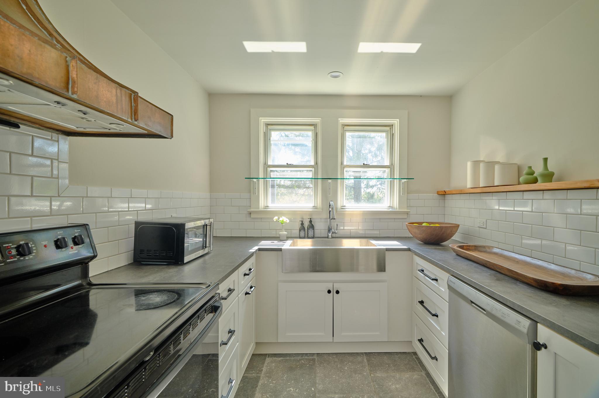 5113 ANDERSON ROAD COTTAGE