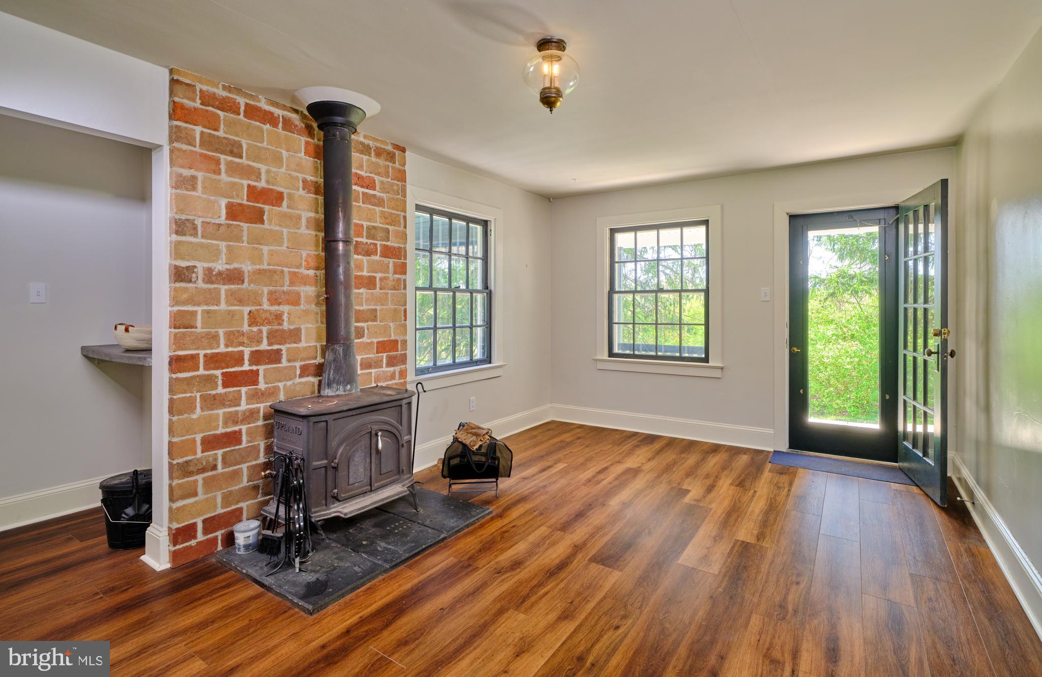 5113 ANDERSON ROAD COTTAGE