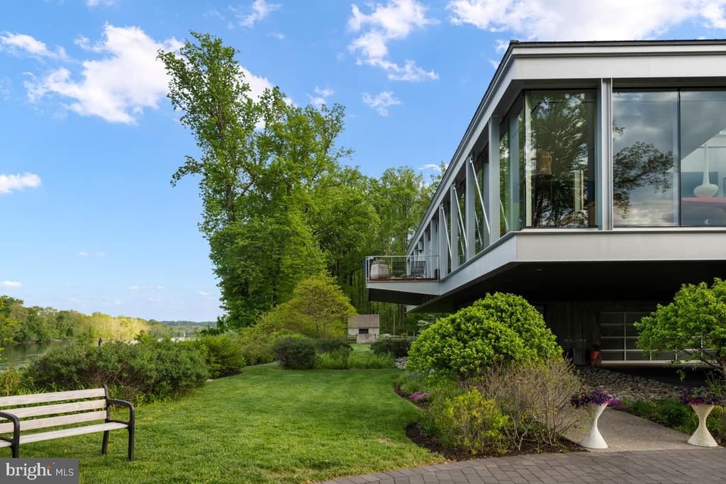 2710 RIVER ROAD