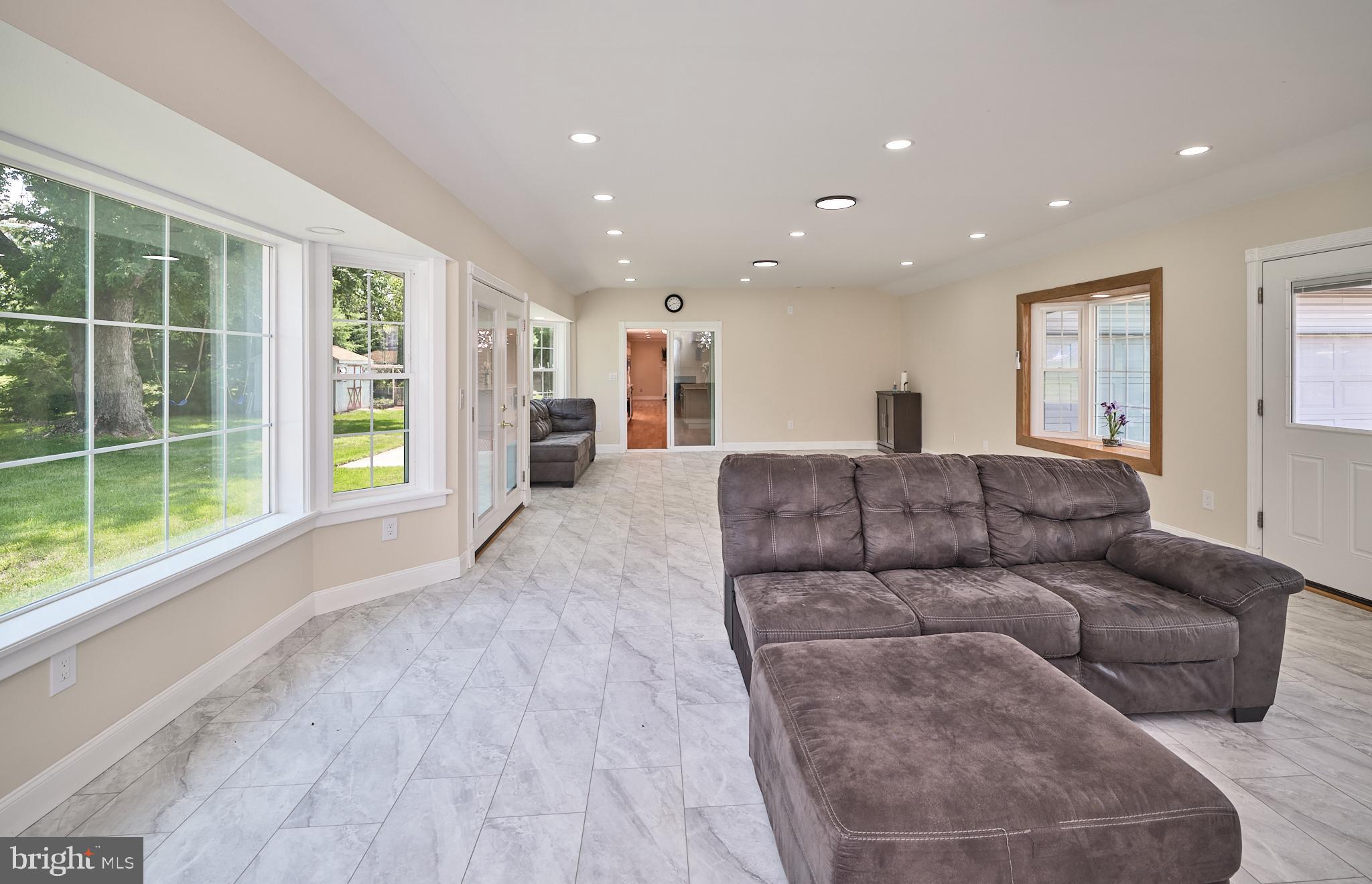 571 Constitution Rd