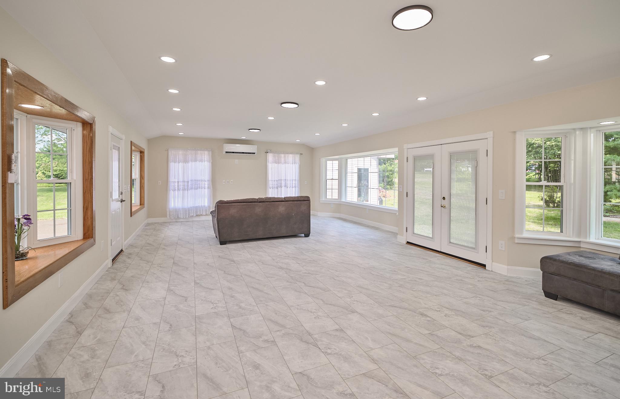 571 Constitution Rd