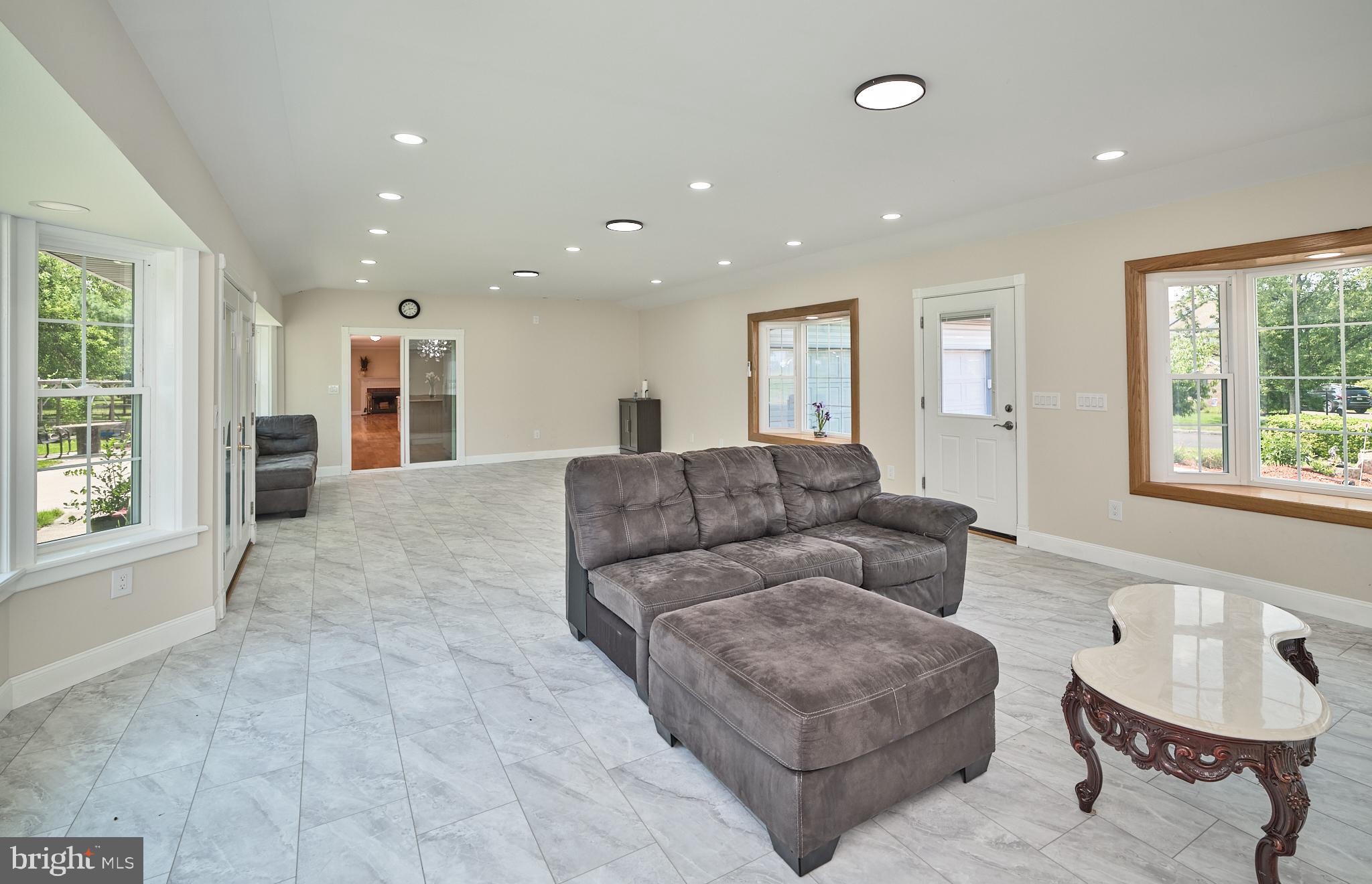571 Constitution Rd